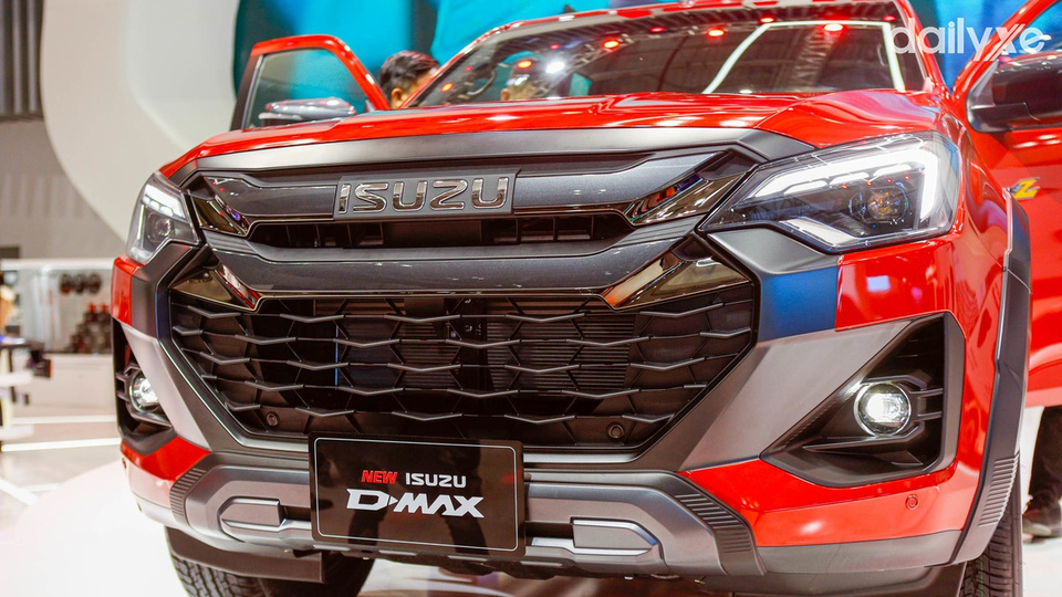 Đầu xe Isuzu D-Max sở hữu lưới tản nhiệt bản lớn