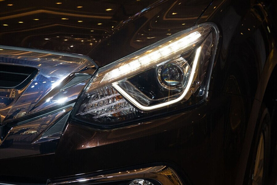 Cụm đèn trước Mu-X loại Bi-LED Projector mới tích hợp cùng đèn LED