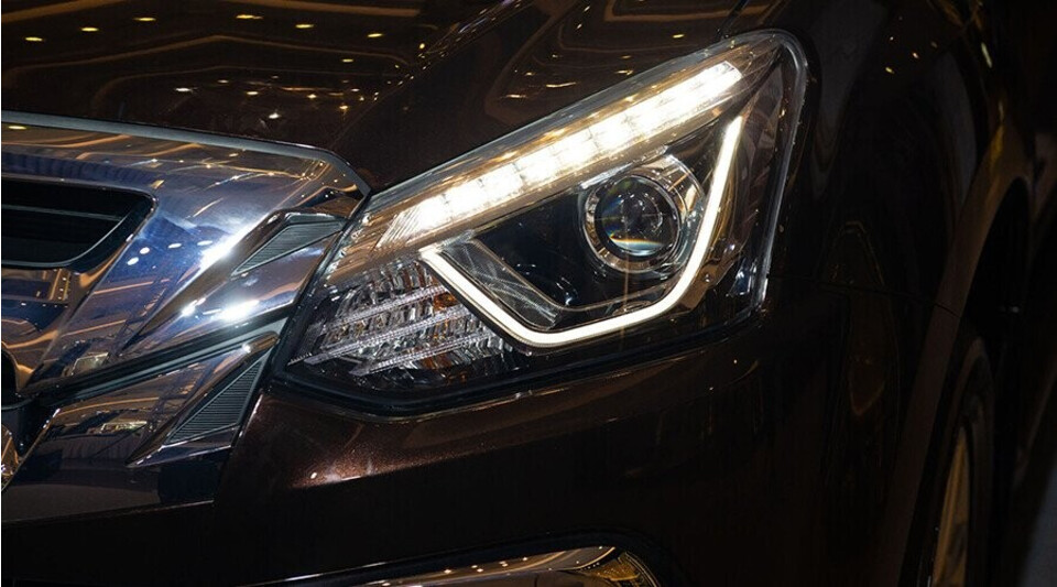 Cụm đèn trước Mu-X loại Bi-LED Projector mới tích hợp cùng đèn LED Cụm đèn trước Mu-X loại Bi-LED Projector mới tích hợp cùng đèn LED