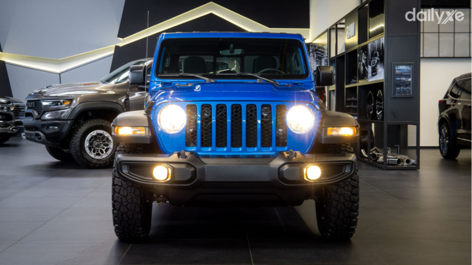 Jeep Gladiator trang bị cụm đèn chiếu sáng vượt trội