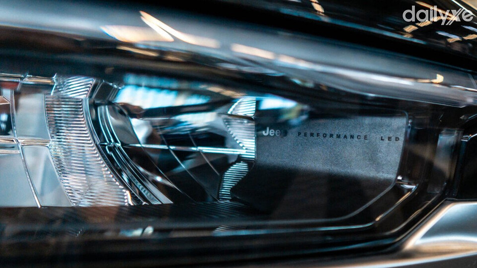 Jeep Grand Cherokee trang bị hệ thống đèn chiếu sáng full led