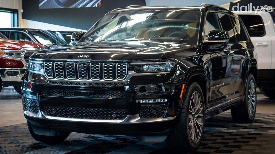 Đường nét cá tính và mạnh mẽ thể hiện rõ ràng trong từng chi tiết