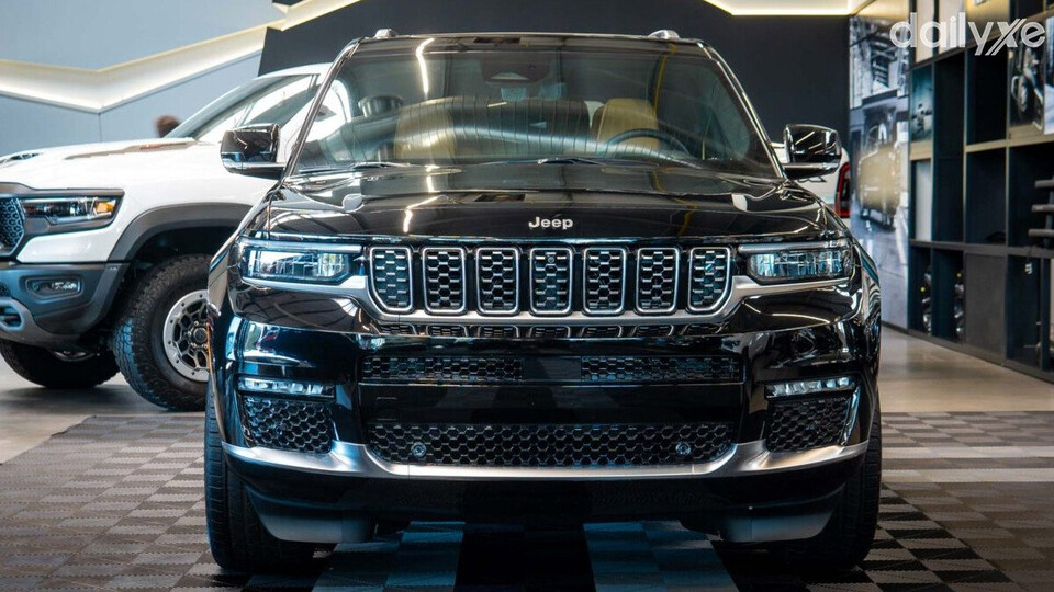 Lưới tản nhiệt Jeep Grand Cherokee được thiết kế độc đáo