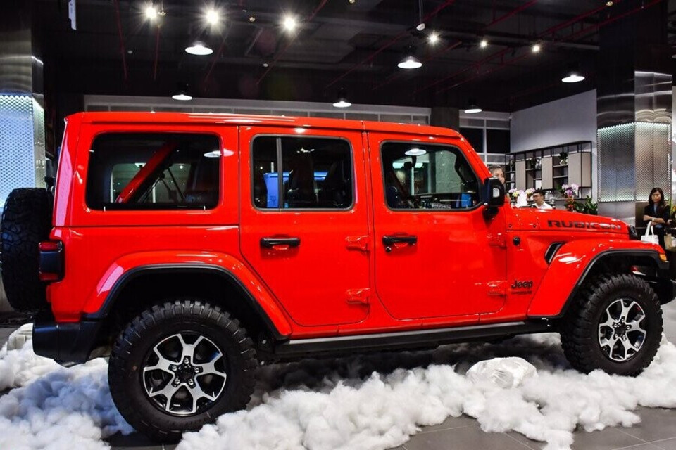 Thân xe thiết kế mạnh mẽ Thân xe thiết kế mạnh mẽ