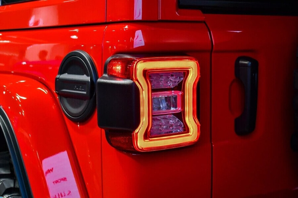 Cụm đèn hậu LED dạng hình chữ nhật đặt dọc Cụm đèn hậu LED dạng hình chữ nhật đặt dọc