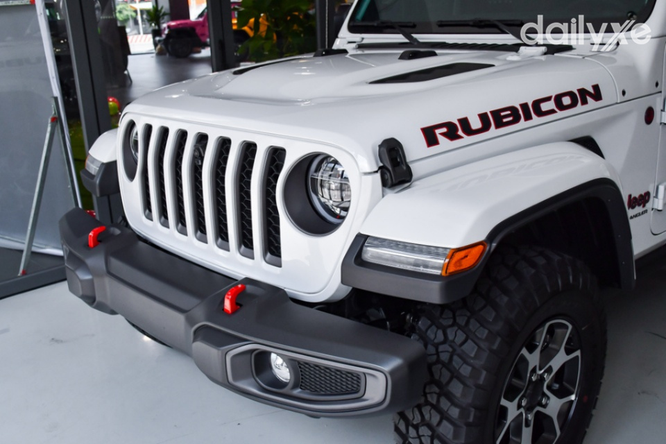 Cản trước sơn đen tăng phần hầm hố