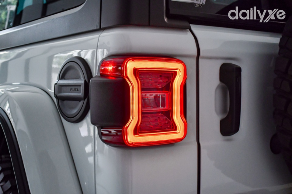 Đèn hậu LED hình chữ nhật đặt dọc