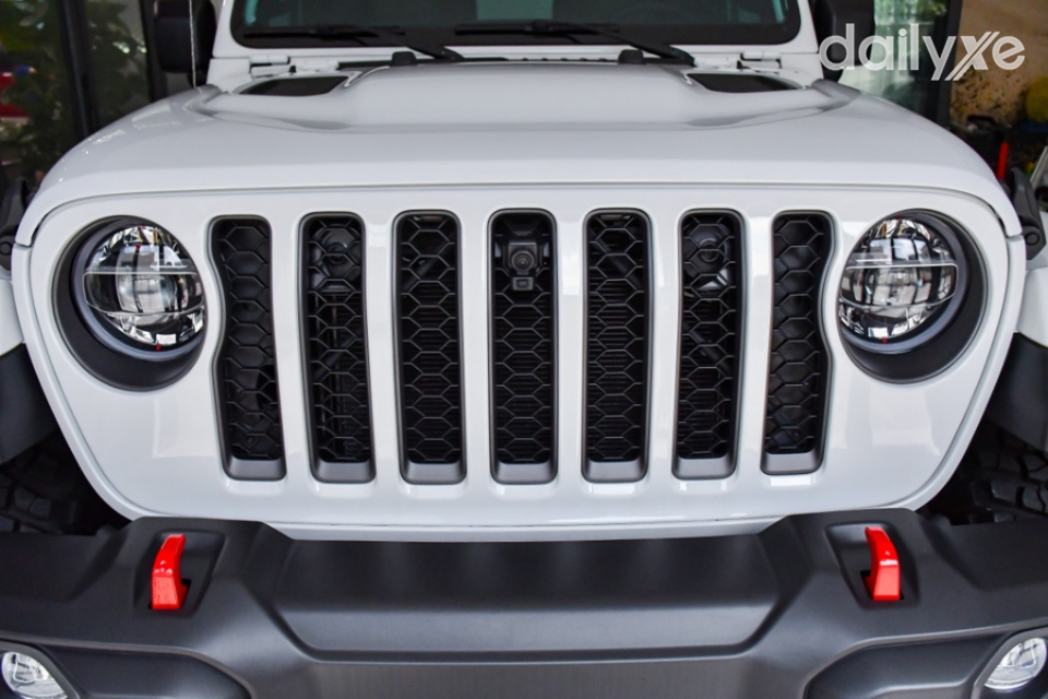 Lưới tản nhiệt thiết kế 7 thanh dọc bắt mắt