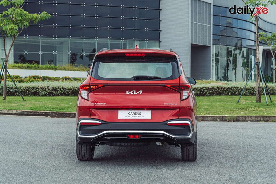 Đuôi xe thiết kế khỏe khoắn và mạnh mẽ