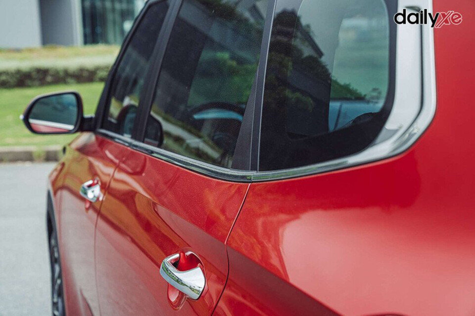 Tay nắm cửa mạ crom