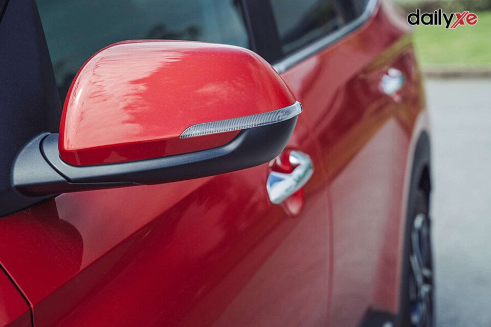 Cụm đèn hậu tích hợp đèn rẽ báo