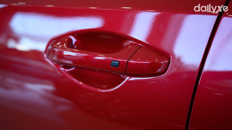 Tay nắm cửa cùng màu thân xe