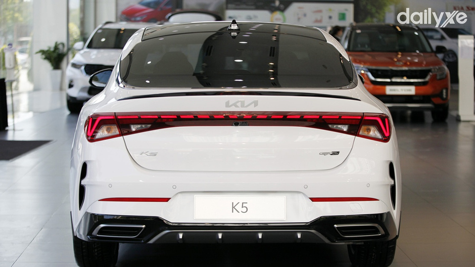 Đuôi xe sự kết hợp hoàn hảo giữa thiết kế hiện đại và tính thể thao