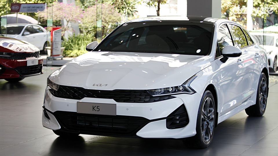 Thiết kế hoàn toàn mới, tạo nên ngoại hình thể thao,