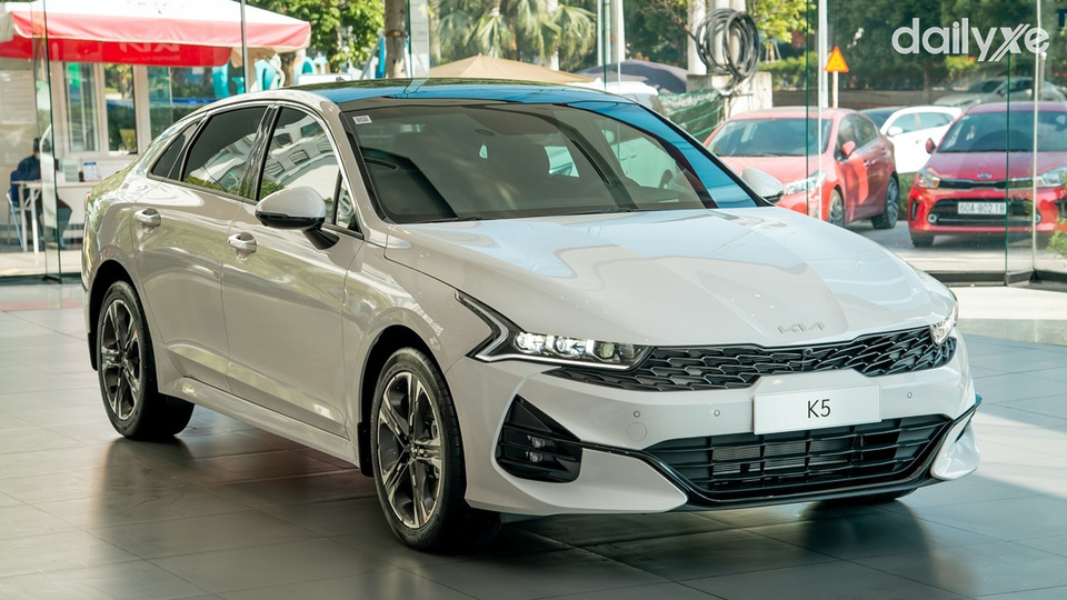 KIA K5 phong cách thiết kế cá tính, công nghệ tiện nghi hiện đại