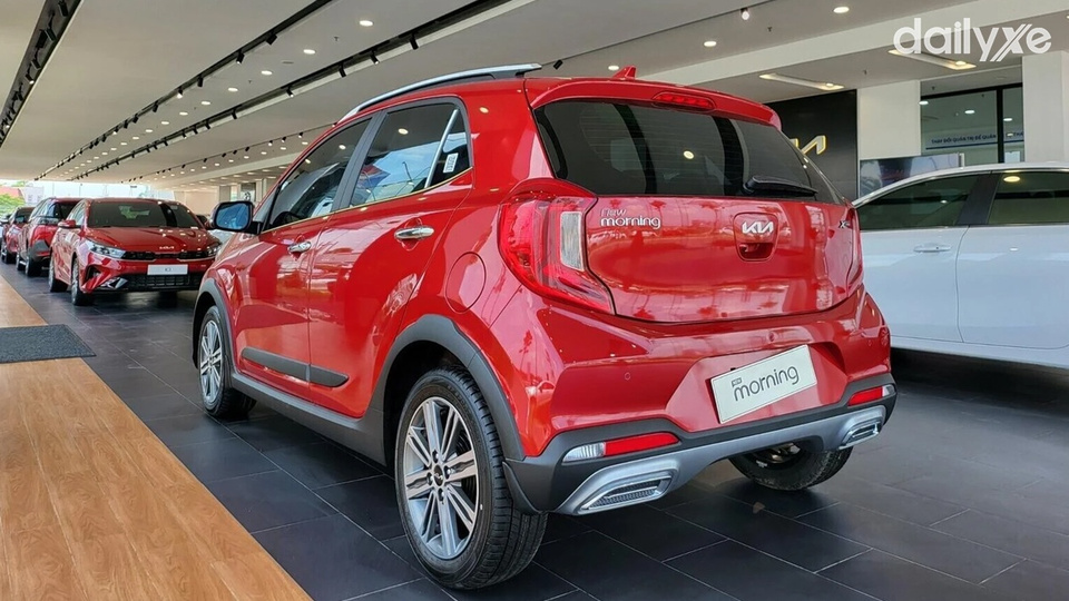 Đuôi xe KIA Morning được thiết kế với những đường nét trẻ trung