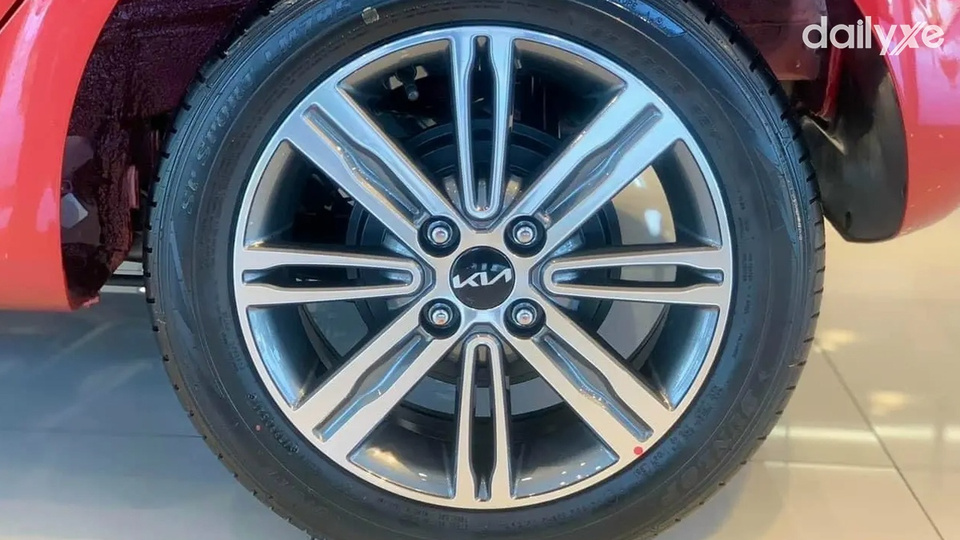 Mâm xe tạo bởi các nan hoa hiện đại