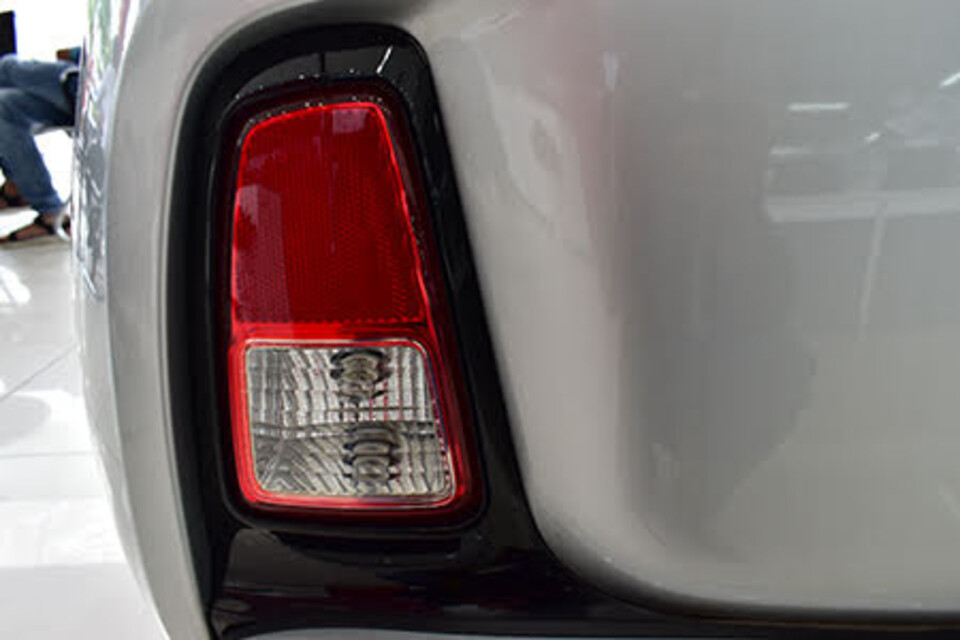 Đèn hậu thiết kế dạng LED nổi bật