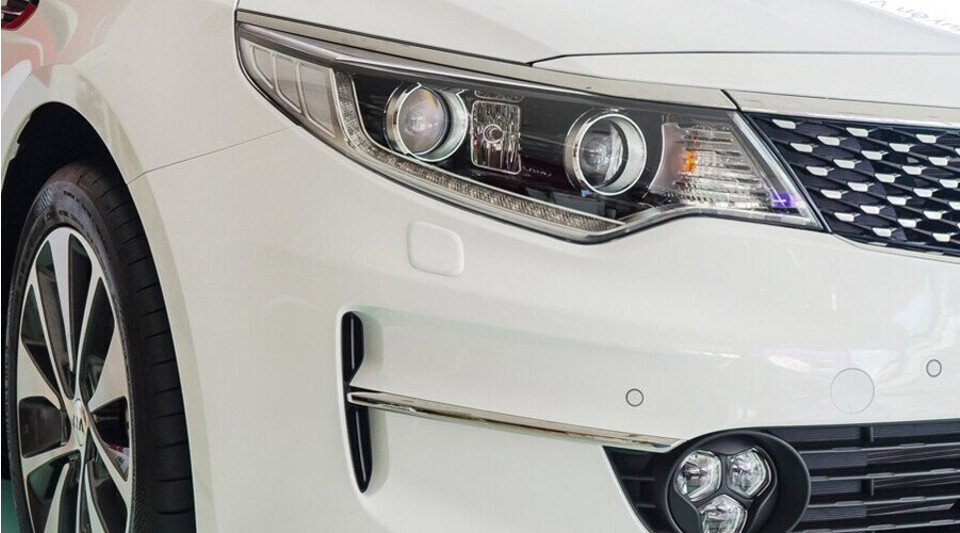 Đèn pha HID-Xenon thông minh kết hợp đèn sương mù LED 3 điểm hiện đại