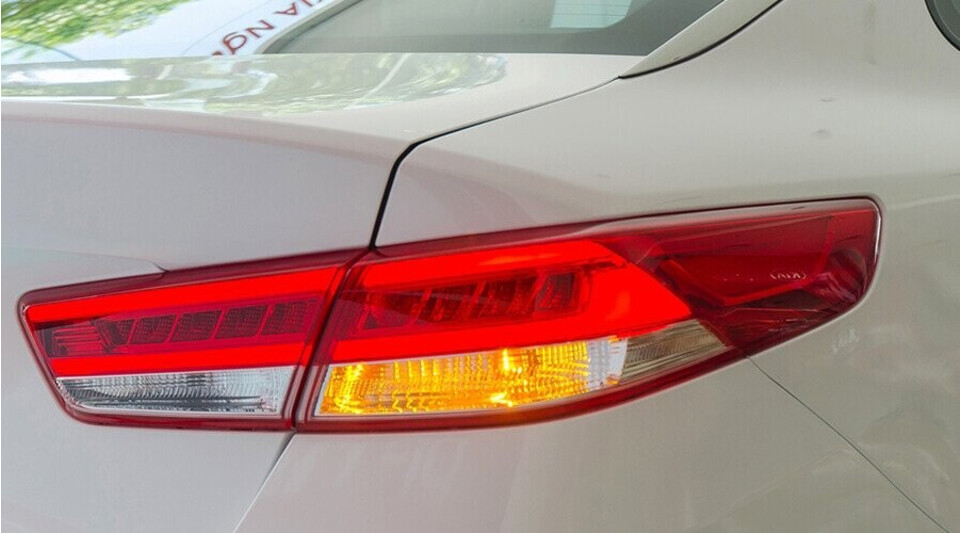 Cụm đèn hậu dạng LED tinh tế