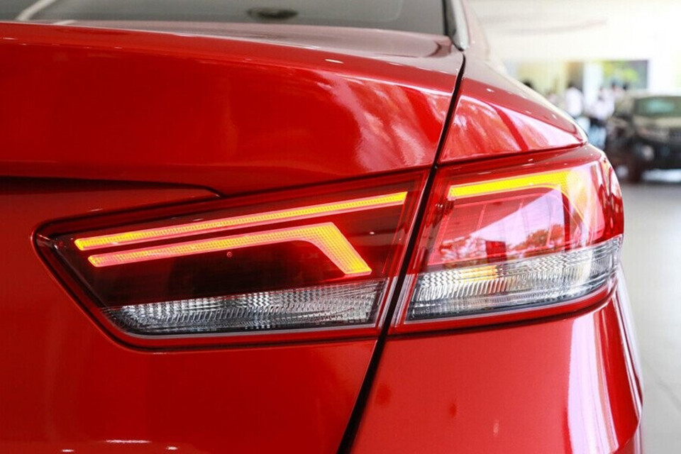 Cụm đèn hậu “Dual L” LED