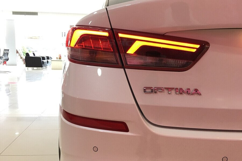 Cụm đèn hậu “Dual L” LED