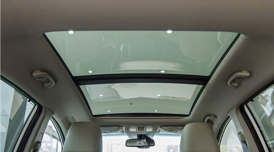 Cửa sổ trời toàn cảnh Panoramic giúp mang đến cảm giác sảng khoái và thoải mái Cửa sổ trời toàn cảnh Panoramic giúp mang đến cảm giác sảng khoái và thoải mái