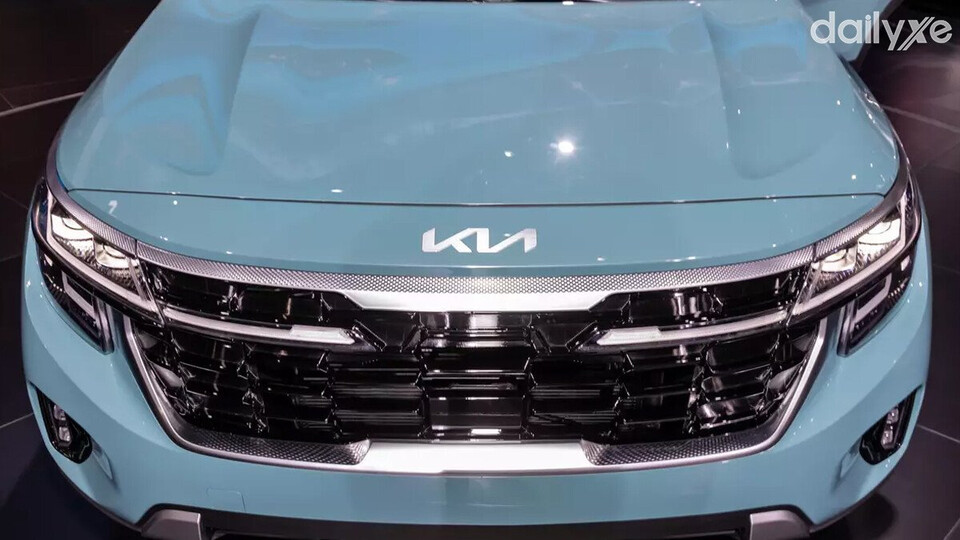 Đầu xe đậm chất thể thao đầy cá tính với thiết kế góc cạnh