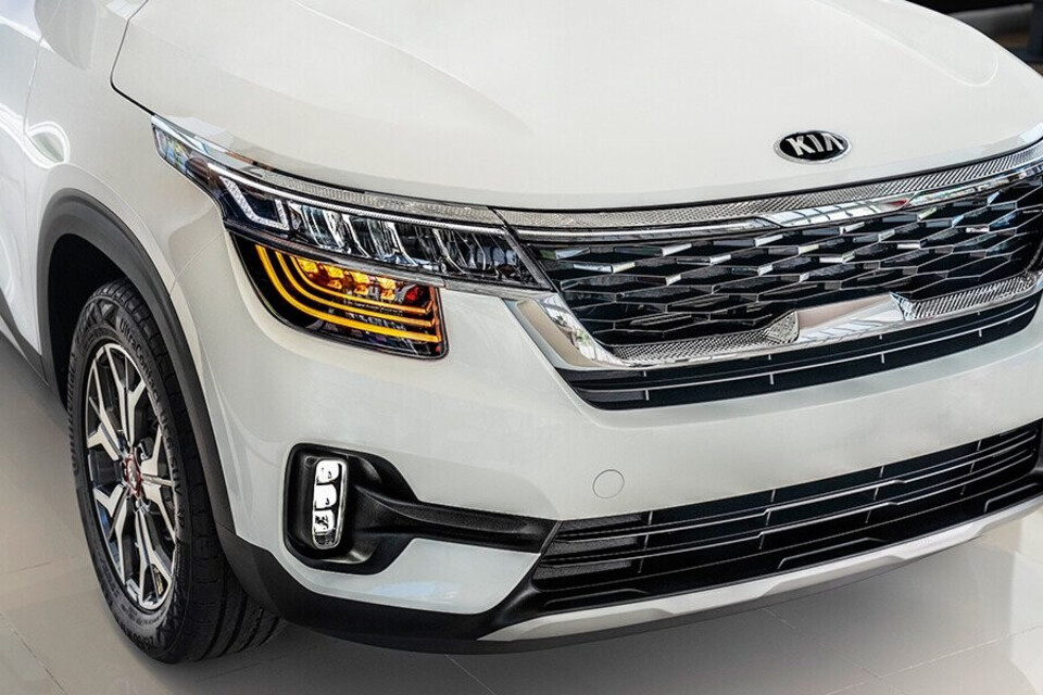 Lưới tản nhiệt mạ Crom sáng bóng