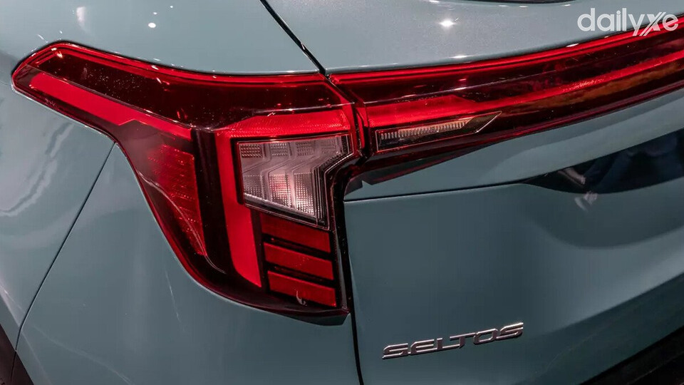 Cụm đèn phía sau Halogen