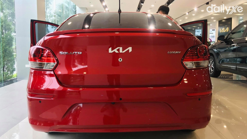 Đuôi xe bo tròn các góc mềm mại