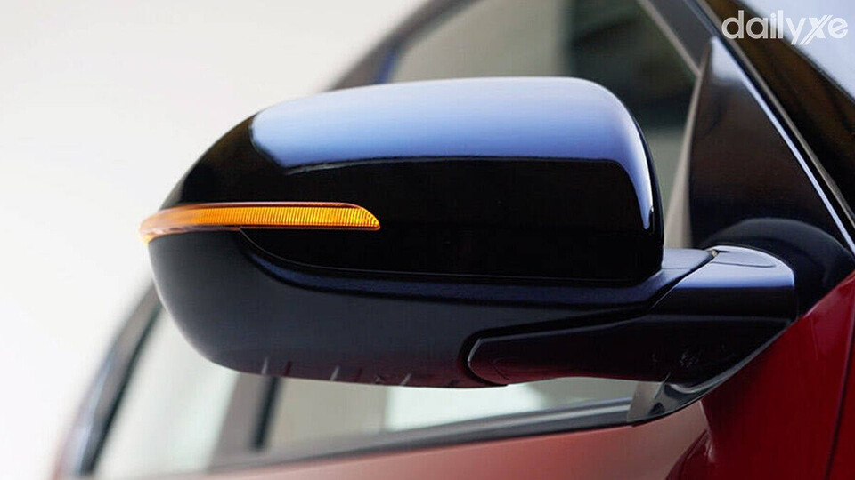 Gương chiếu hậu gập/chỉnh điện và tích hợp đèn báo rẽ