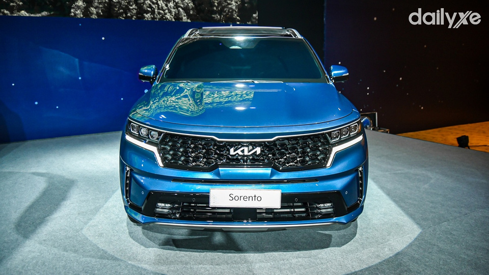 Lưới tản nhiệt kiểu dáng hai tầng hiện đại