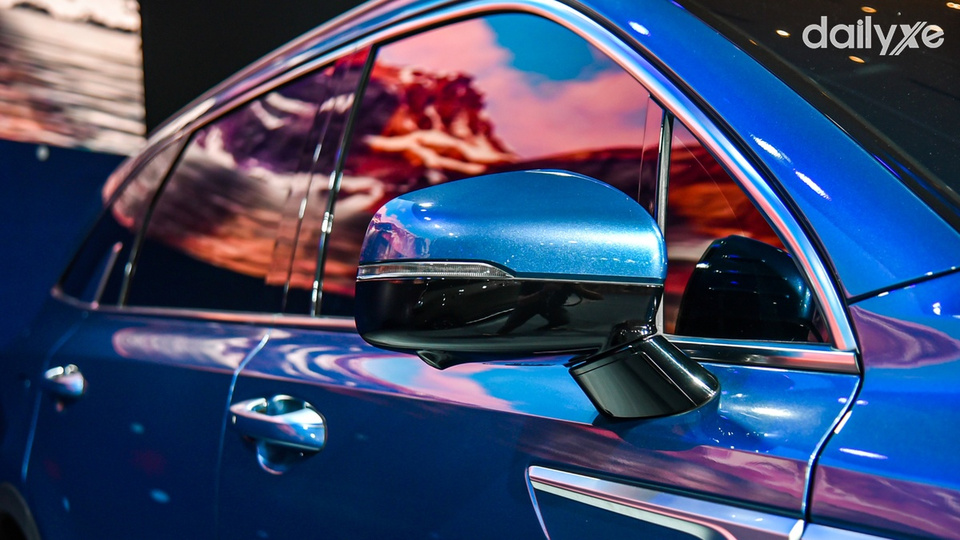 Gương chiếu hậu tích hợp các chức năng điều chỉnh tiện dụng