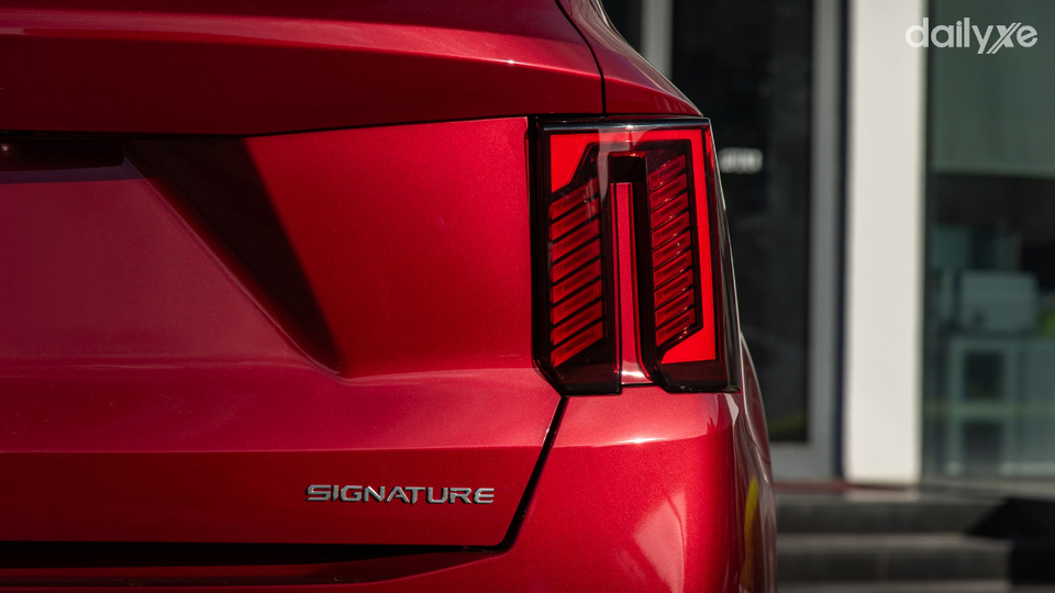 Đèn chiếu hậu thiết kế kiểu dọc độc đáo