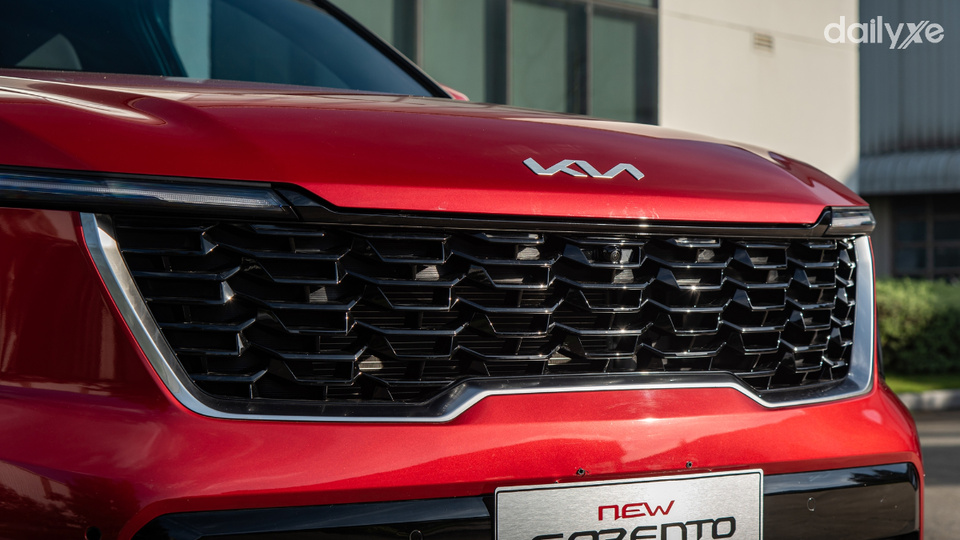 Lưới tản nhiệt kiểu dáng hai tầng hiện đại