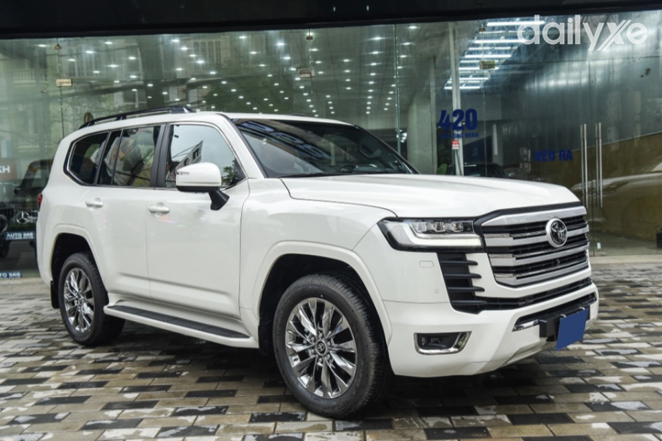 Toyota Land Cruiser đã thật sự lột xác với diện mạo hầm hố