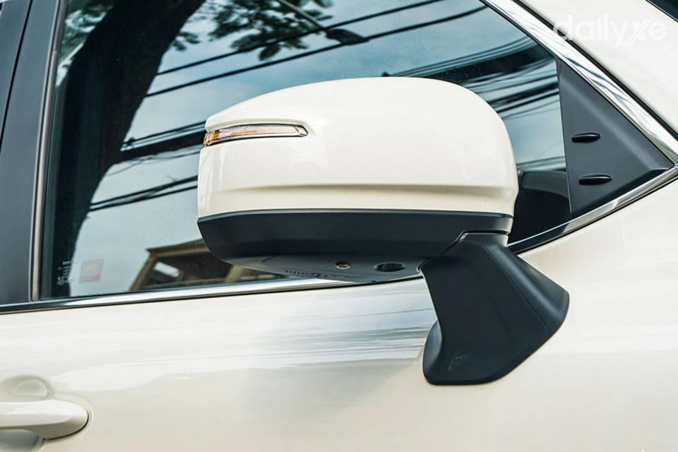 Gương chiếu hậu bản lớn tích hợp nhiều chức năng