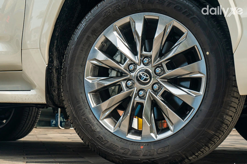 Mâm xe đa chấu kép thể thao, khỏe khoắn