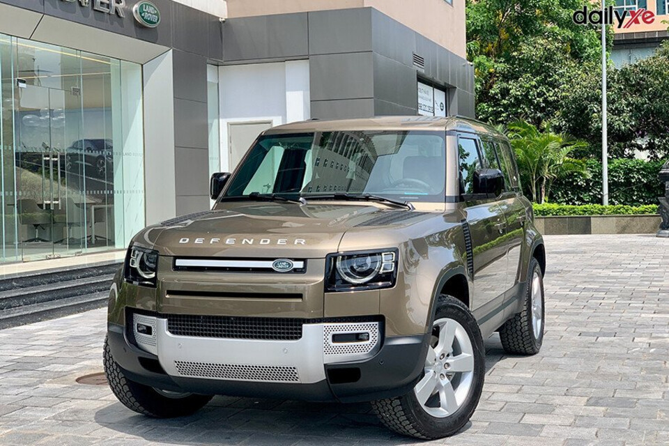 Land Rover Defender mẫu xe gầm cao lội nước mạnh mẽ