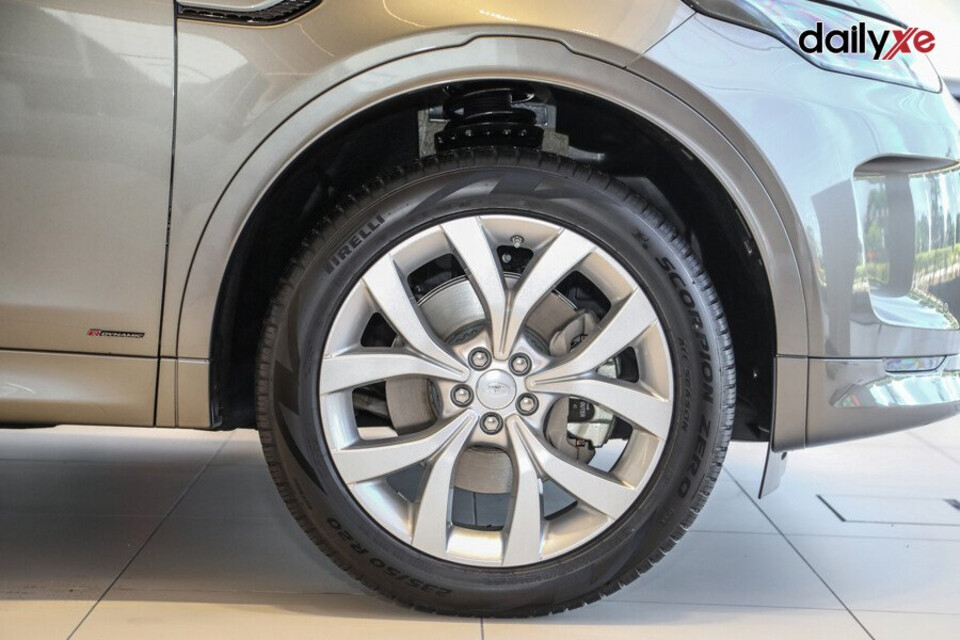 Mâm xe chắc chắn giúp nâng đỡ toàn bộ kết cấu xe