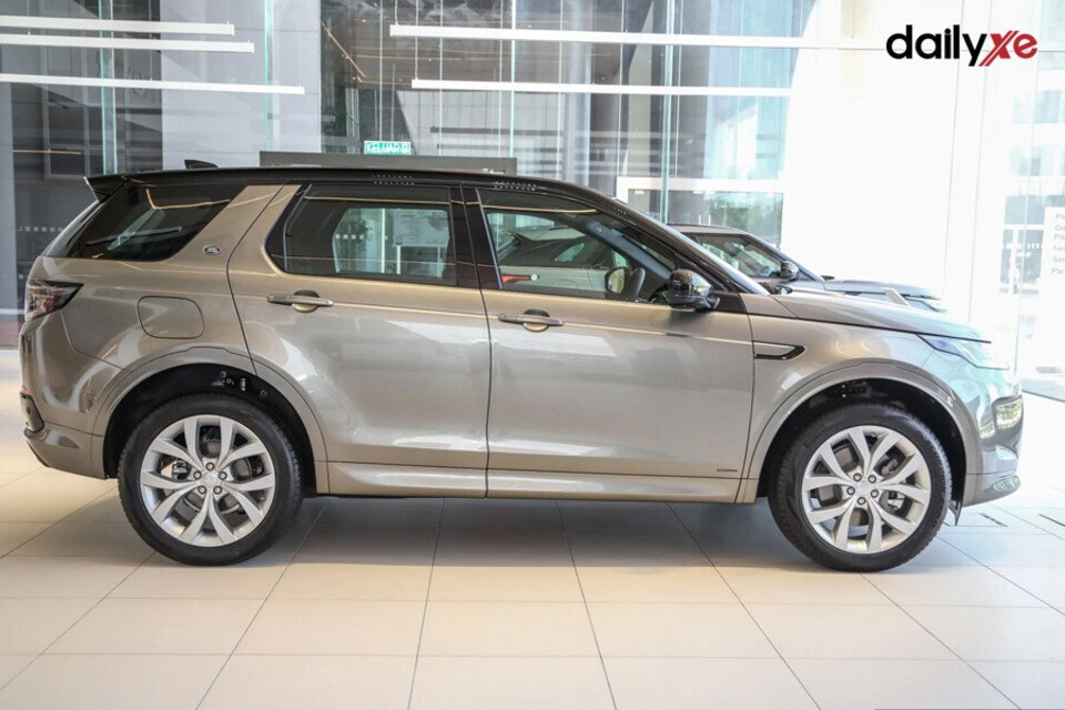 Thân xe thể hiện cá tính năng động và mạnh mẽ