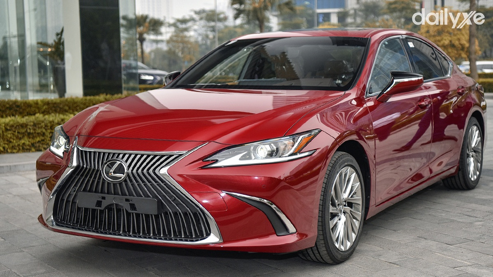 Lexus ES thế hệ mới sở hữu ngoại hình sang trọng