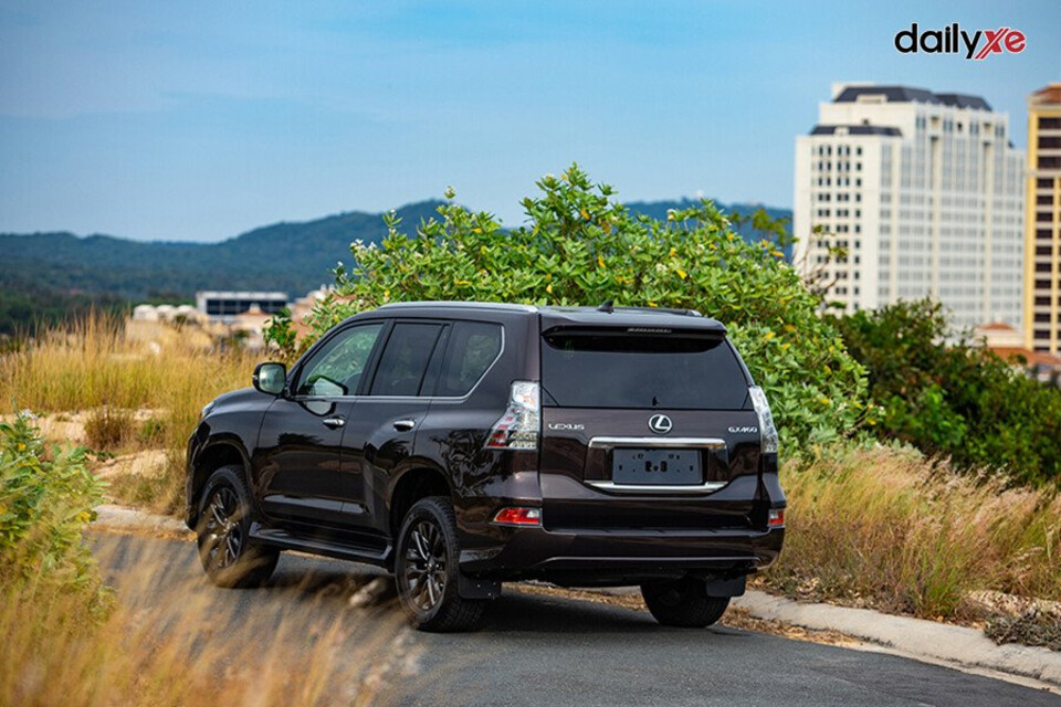 Đuôi xe thiết kế sang trọng