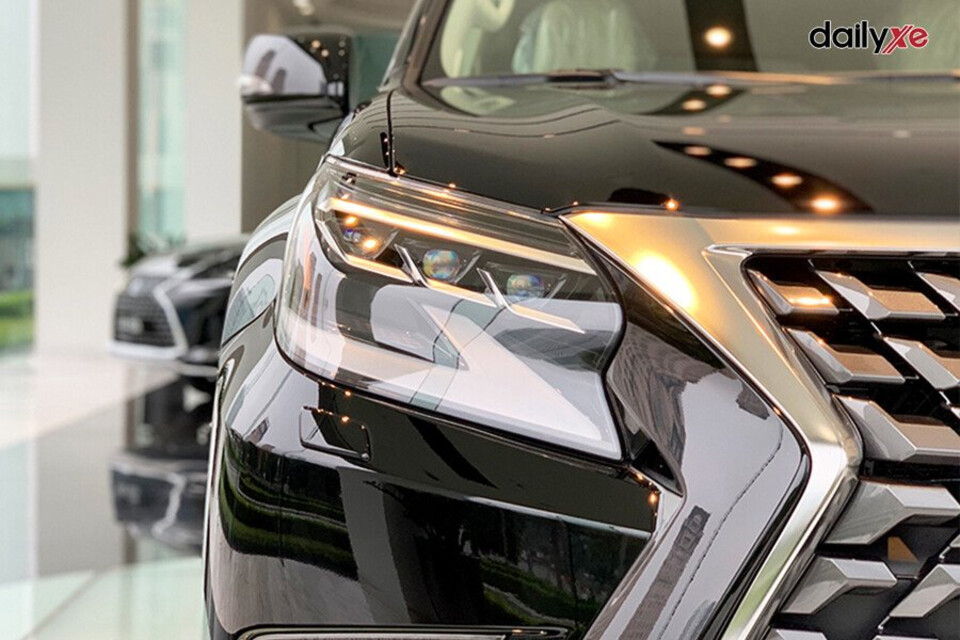 Cụm đèn trước LED thiết kế hình chữ L vô cùng tinh tế giúp chiếc xe càng thêm năng động