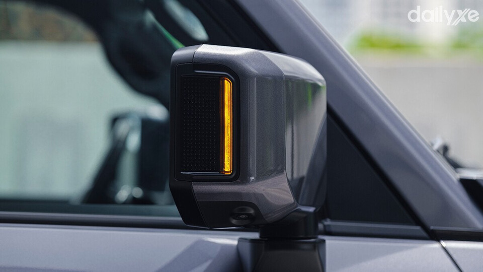 Gương chiếu hậu GX500 sơn đen, thiết kế rời trụ A