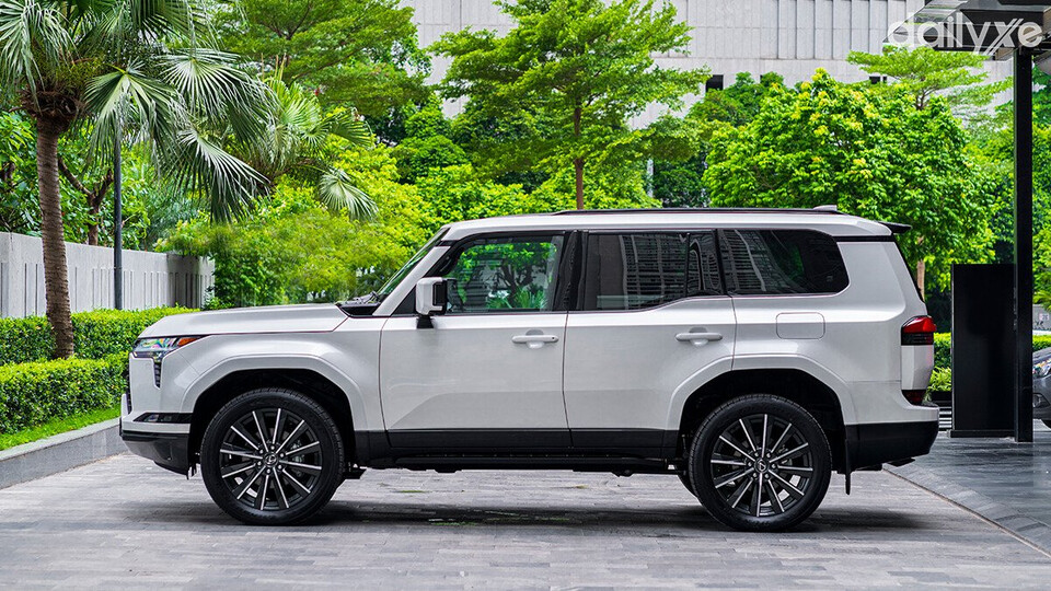 Thân xe GX vững chãi, vận hành linh hoạt