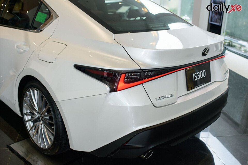 Đuôi xe thiết kế sang trọng