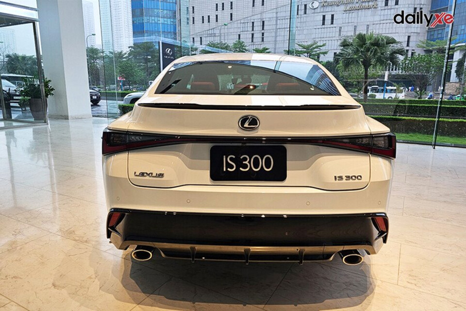 Đuôi xe thiết kế sang trọng