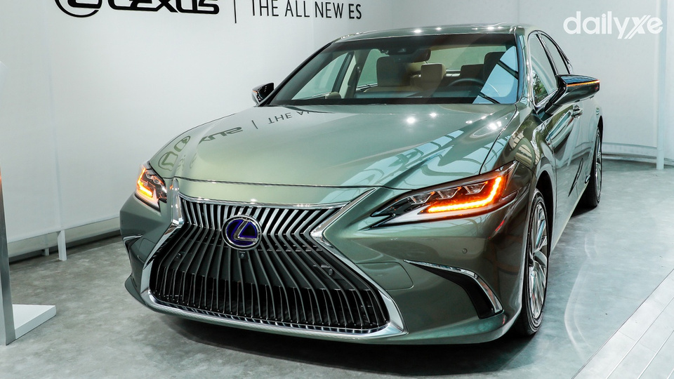 Mẫu xe sedan đẳng cấp hàng đầu của hãng xe sang Lexus